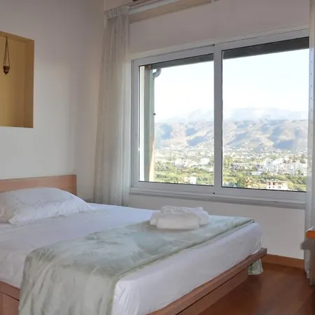 Stylish 3-bedroom Flat - Excellent Location.