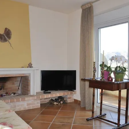 Stylish 3-bedroom Flat - Excellent Location. *