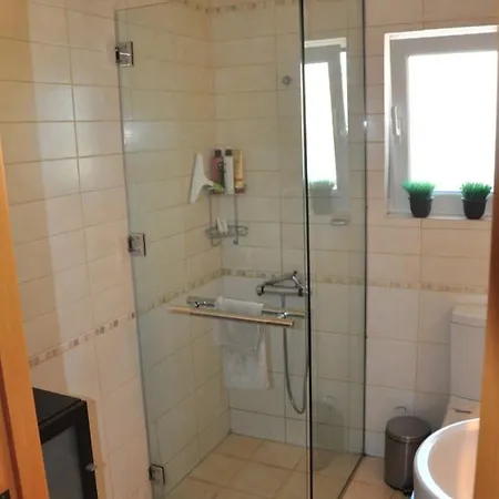 Stylish 3-bedroom Flat - Excellent Location.